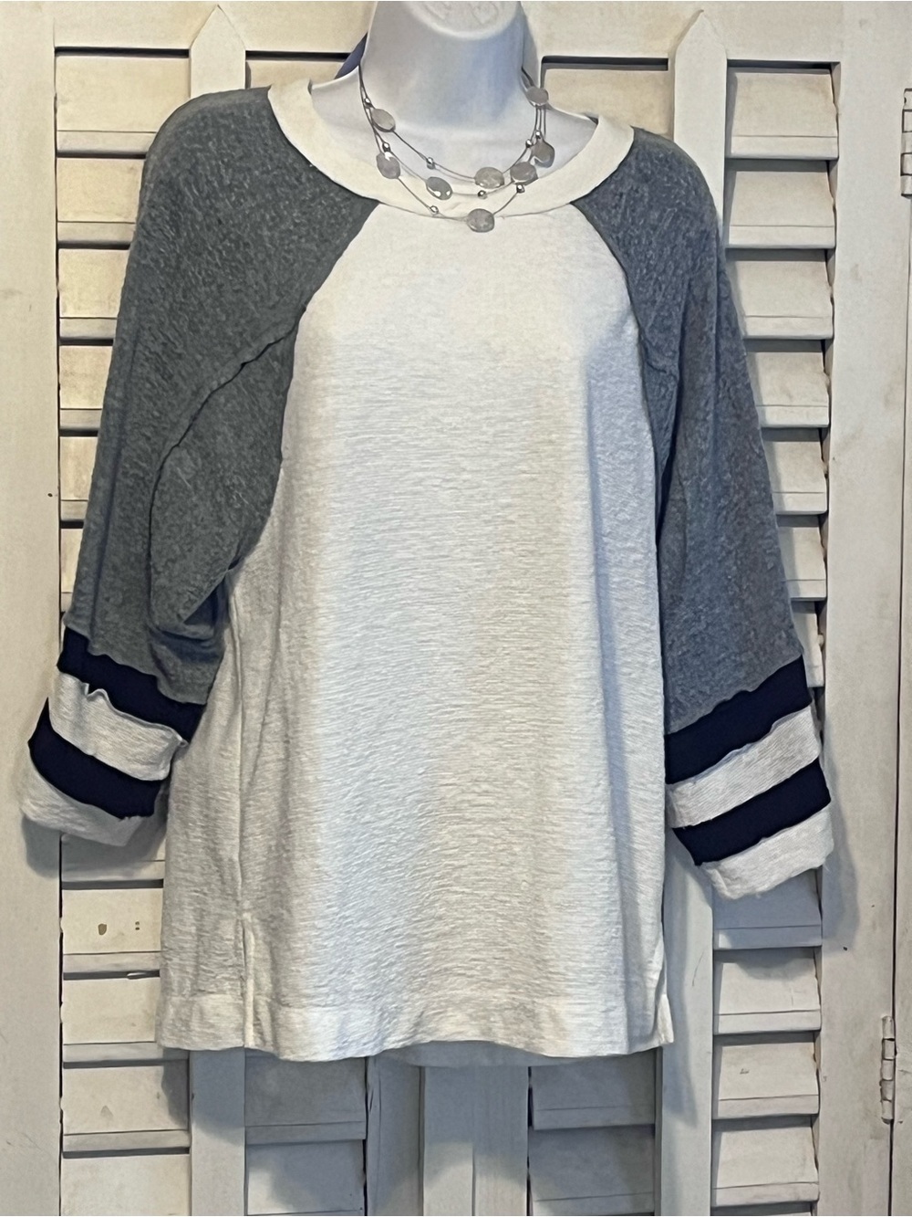Women’s Casual Tee – Light Gray & Charcoal Raglan Sleeve Top Size M or L